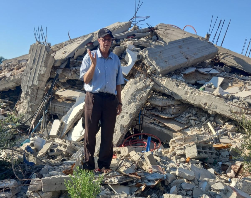 العشرات من أفراد عائلة دكة في جباليا مسحوا من السجل المدني !